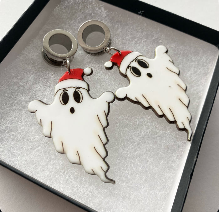 Holiday spirit dangle plug tunnels