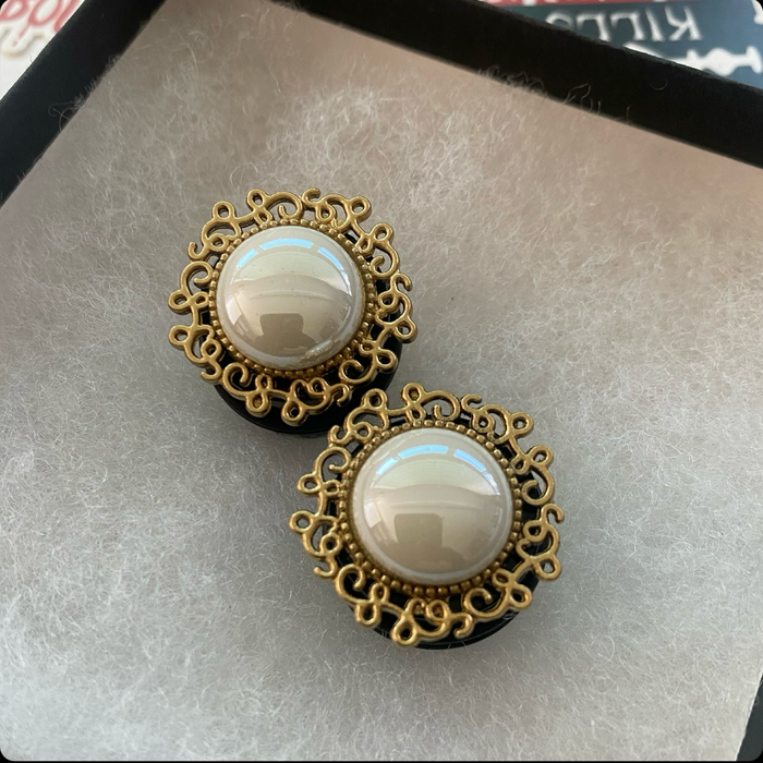 Golden White Pearl  Plugs