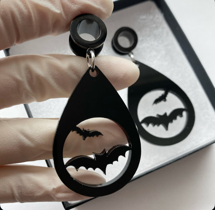 Bats dangle plug tunnels