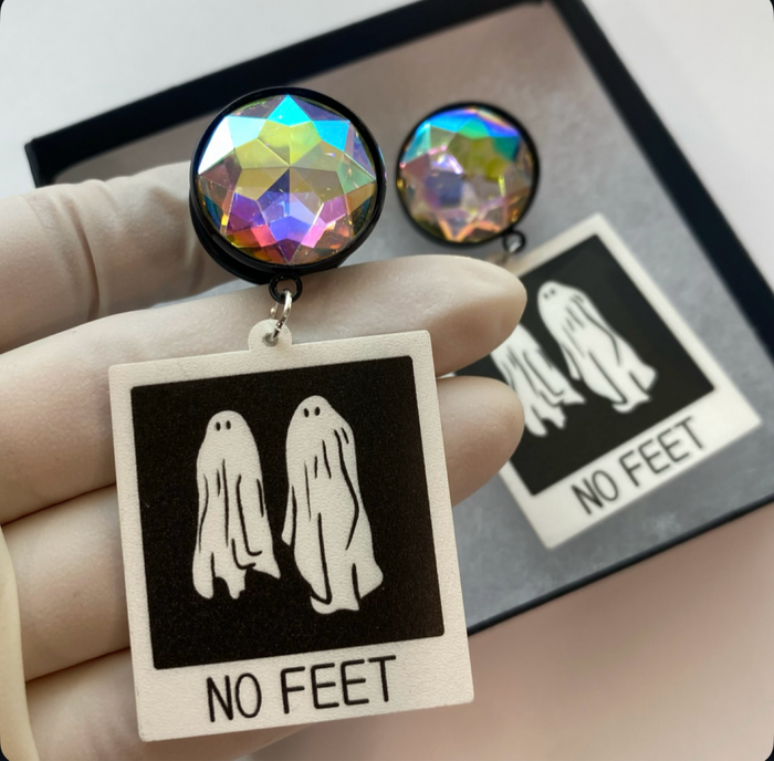 No feet Dangle Plugs