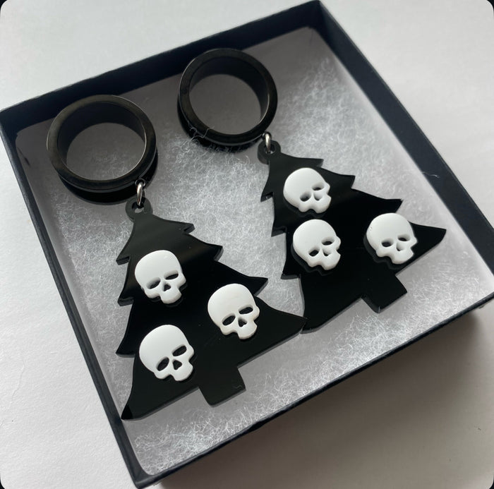 Creepmas tree dangle plug tunnels