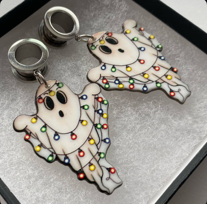 Holiday spirit dangle plug tunnels