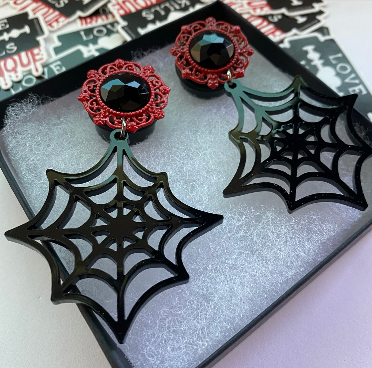 Red’S Spiderweb Dangle Plugs