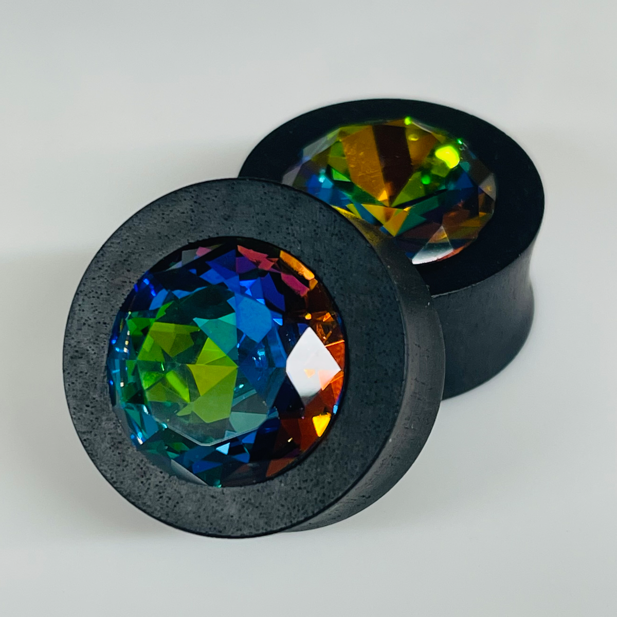 Ebony Med Swarovski Vitrail Round Plugs