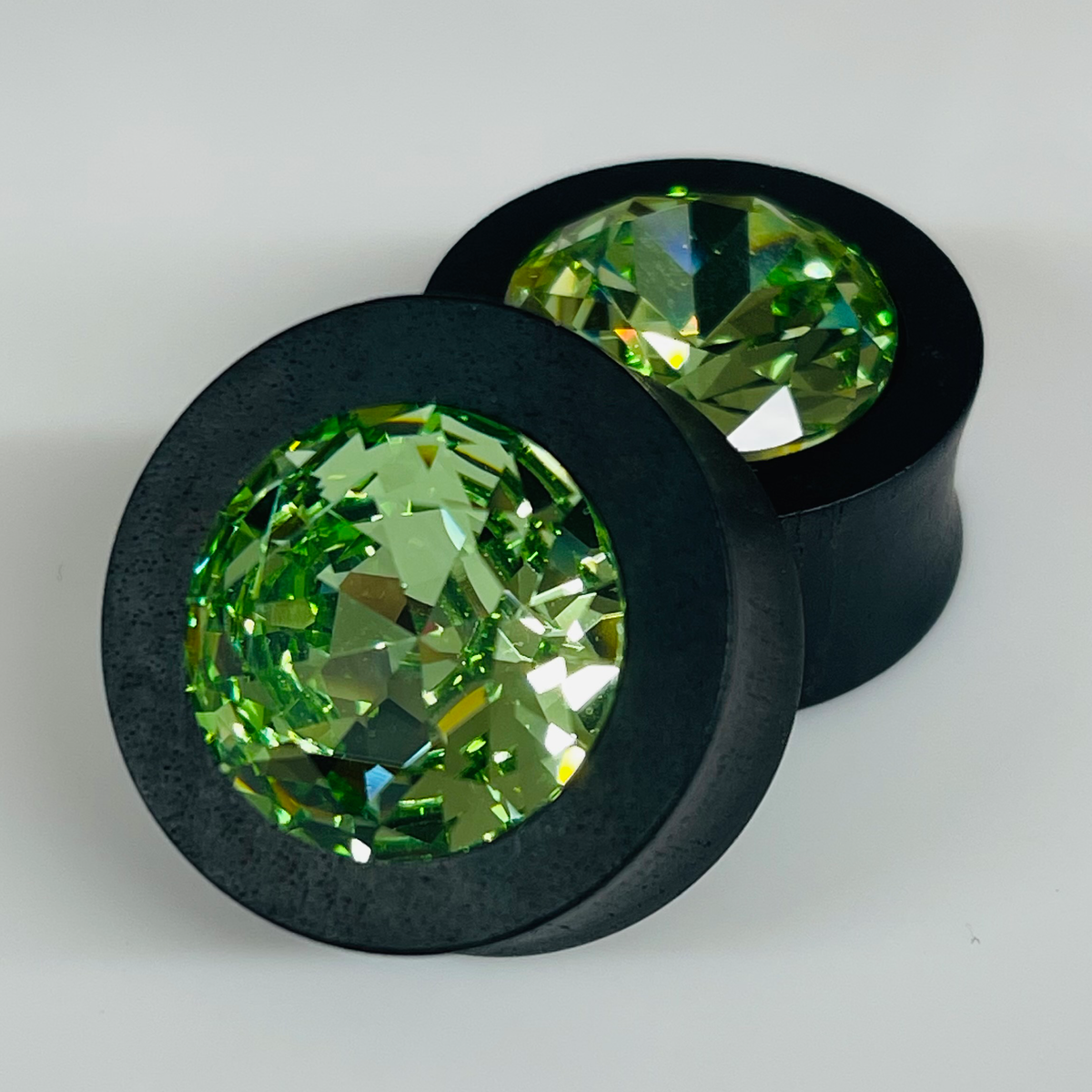 Ebony Med Swarovski Chrysolite Round Plugs