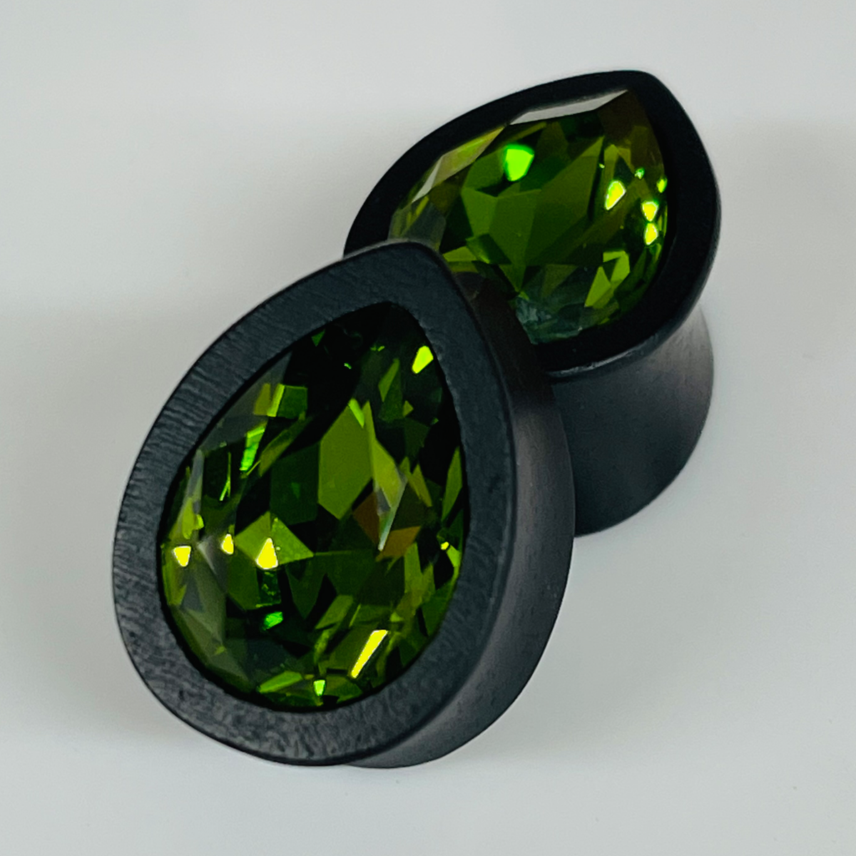 Ebony Swarovski Med Olivine Teardrop