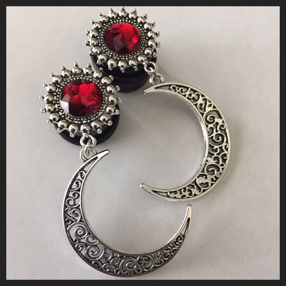 La Luna Red Dangle Plugs