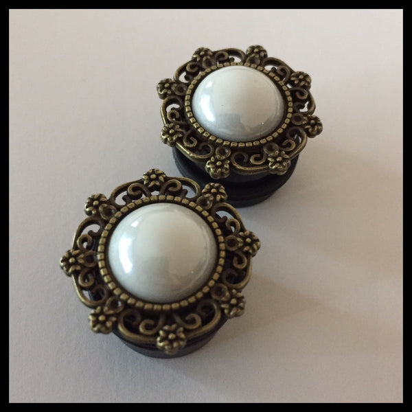 Classy White Pearl Plugs Gauges for Stretched lobes 