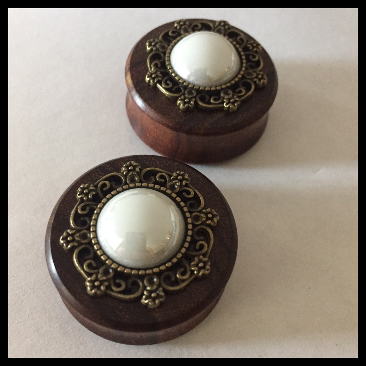 Granadillo Snowball Bronze Round Plugs