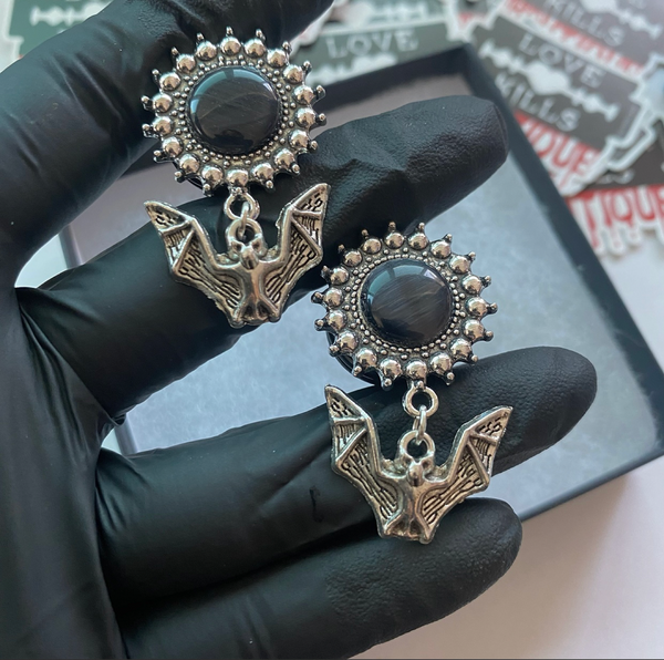 Silver bat dangle plugs gauges for stretched lobes 