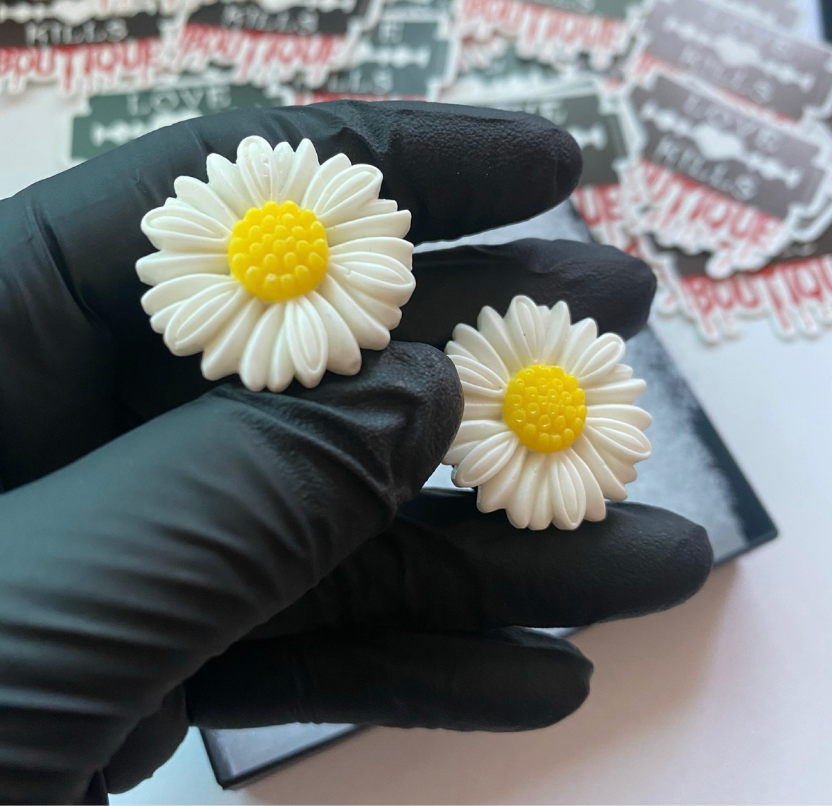 Daisy flower plugs, gauges for stretched lobes.