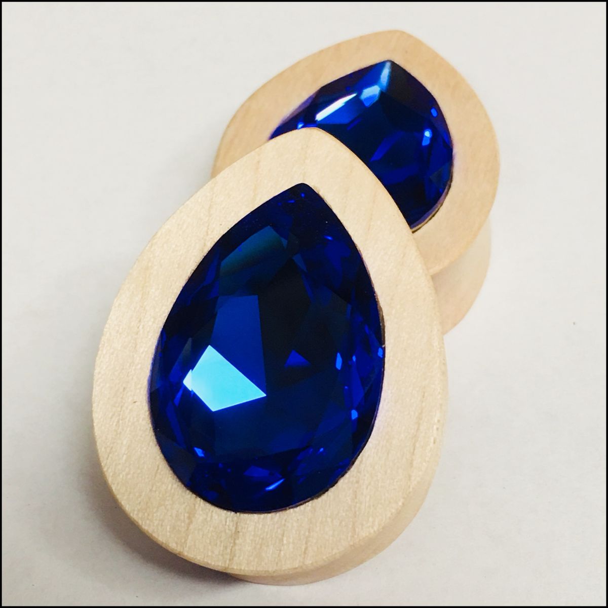 Maple Swarovski Large Sapphire Teardrop